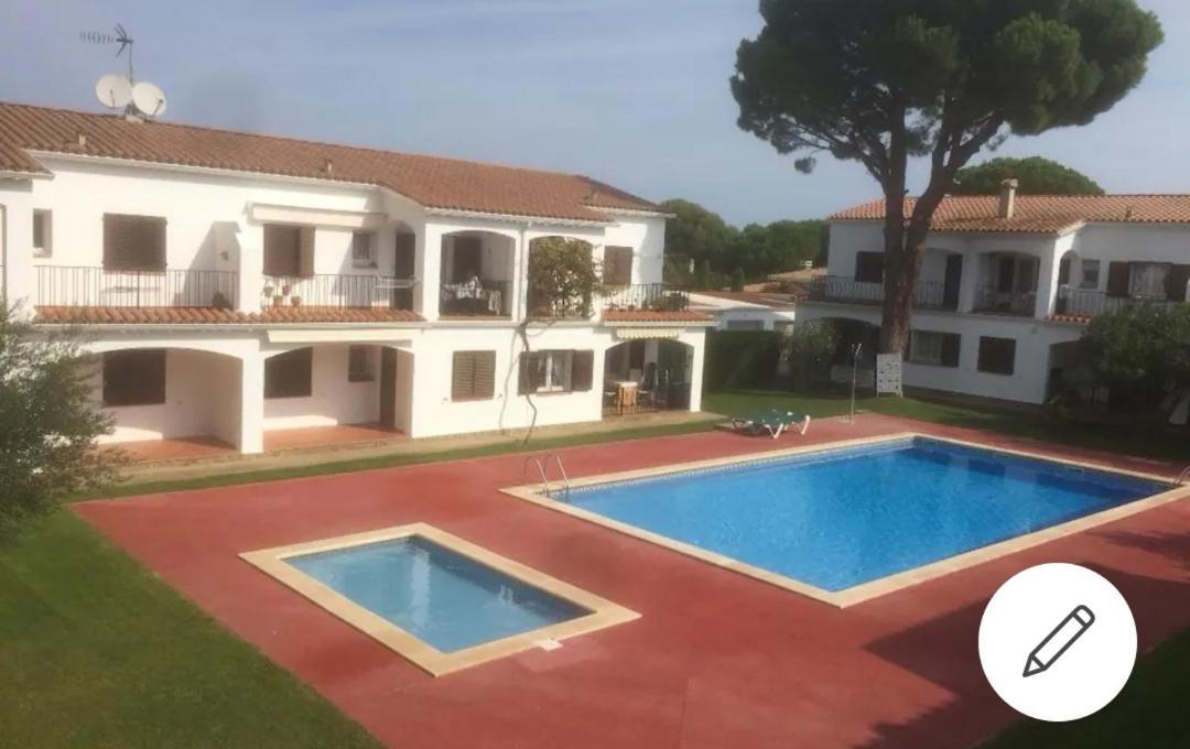 Cosy Apartment Of L'Escala Beach Exterior photo
