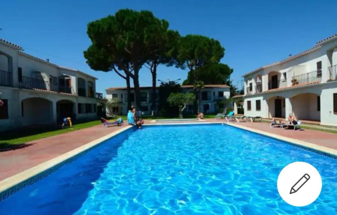 Cosy Apartment Of L'Escala Beach Exterior photo