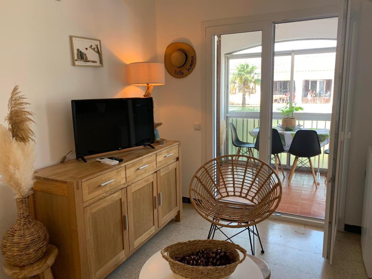 Cosy Apartment Of L'Escala Beach Exterior photo