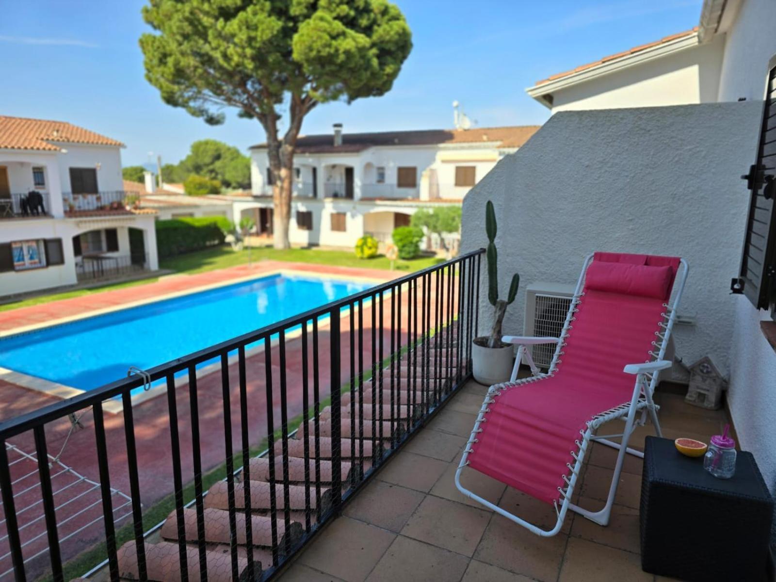 Cosy Apartment Of L'Escala Beach Exterior photo